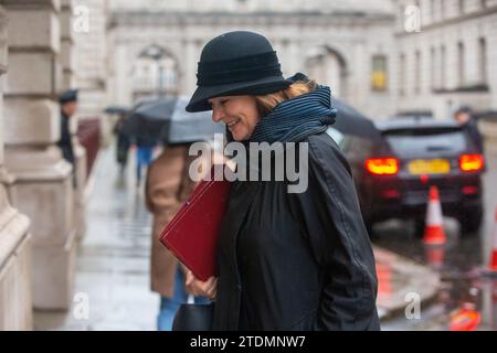 London, England, UK. 19th Dec, 2023. Secretary of State for Education GILLIAN KEEGAN is seen arriving in Downing Street as cabinet meet. (Credit Image: © Tayfun Salci/ZUMA Press Wire) EDITORIAL USAGE ONLY! Not for Commercial USAGE! Credit: ZUMA Press, Inc./Alamy Live News Stock Photo