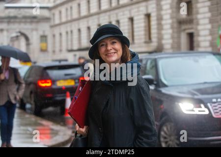 London, England, UK. 19th Dec, 2023. Secretary of State for Education GILLIAN KEEGAN is seen arriving in Downing Street as cabinet meet. (Credit Image: © Tayfun Salci/ZUMA Press Wire) EDITORIAL USAGE ONLY! Not for Commercial USAGE! Credit: ZUMA Press, Inc./Alamy Live News Stock Photo