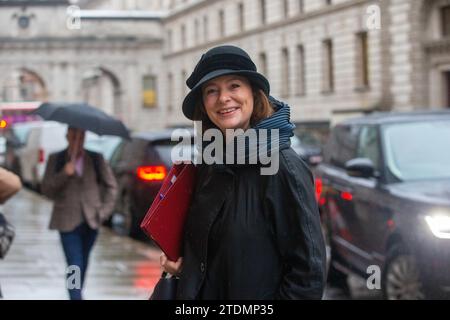 London, England, UK. 19th Dec, 2023. Secretary of State for Education GILLIAN KEEGAN is seen arriving in Downing Street as cabinet meet. (Credit Image: © Tayfun Salci/ZUMA Press Wire) EDITORIAL USAGE ONLY! Not for Commercial USAGE! Credit: ZUMA Press, Inc./Alamy Live News Stock Photo