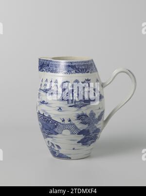 Pitcher with a riverlandscape with large pavilion and figures, c. 1800 - c. 1824 Can be made of porcelain with a barrel -shaped abdomen, triangular spout from the edge and ear, painted in underlaze blue. On the wall of the Kan a continuous river landscape with pavilions, mountains, trees, people and a boat; the edge with Fitzhugh band; A slender on the ear. Bijhehoor lid has number AK-NM-6944-A. Blue White. China porcelain. glaze. cobalt (mineral) painting / vitrification Can be made of porcelain with a barrel -shaped abdomen, triangular spout from the edge and ear, painted in underlaze blue. Stock Photo