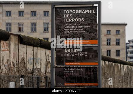 Sign translated: Topography of Terror - a 20th century history exhibition alongside the Berlin Wall, Berlin, Germany, on the site of former Gestapo HQ Stock Photo