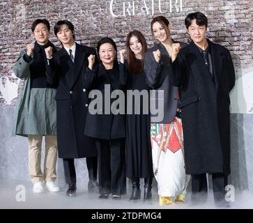 Seoul, South Korea. 19th Dec, 2023. (L to R) South Korean director Jung Dong-yoon, actors Park Seo-joon, Kim Hae-sook, Han So-hee, Soo Hyun, Jo Han-cheol, attends a photo call for the Netflix drama GyeongSeong Creature Press Conference in Seoul, South Korea on December 19, 2023. (Photo by Lee Young-ho/Sipa USA) Credit: Sipa USA/Alamy Live News Stock Photo