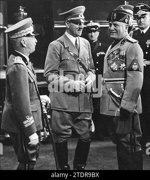 HITLER in Italy 1938 with Benito Mussolini at right and King Victor Emmanuel III. Stock Photo