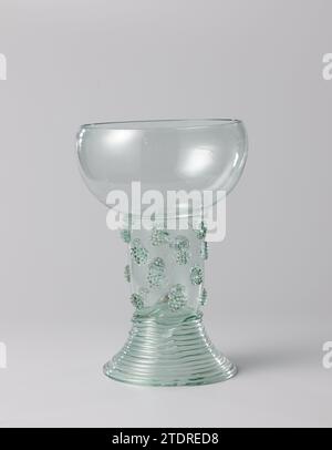 Rømer Raspberry Roemer with four rows of raspberry prunts, anonymous, c. 1650 - c. 1700 ...
