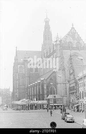 Exterior Grote Kerk, Grote Kerk Haarlem, churches St. Bavokerk, 24-04-1969, Whizgle News from the Past, Tailored for the Future. Explore historical narratives, Dutch The Netherlands agency image with a modern perspective, bridging the gap between yesterday's events and tomorrow's insights. A timeless journey shaping the stories that shape our future Stock Photo