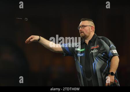 Alexandra Palace, London, UK. 19th Dec, 2023. 2023/24 PDC Paddy Power World Darts Championships Day 5 Evening Session; Credit: Action Plus Sports/Alamy Live News Stock Photo