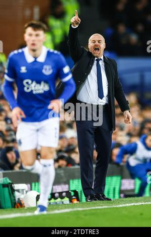 Liverpool, UK. 19th Dec, 2023. Everton Manager Sean Dyche shouts instruction to players during the Everton FC v Fulham FC Carabao Cup Quarter-Final match at Goodison Park, Liverpool, England, United Kingdom on 19 December 2023 Credit: Every Second Media/Alamy Live News Stock Photo