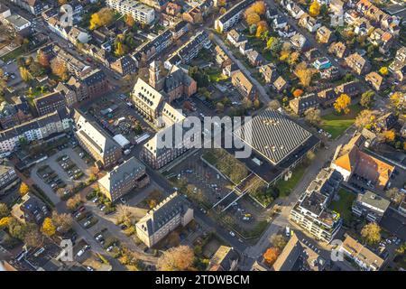 Aerial view, town hall city administration and Christmas market on Ernst-Wilczok-Platz, event hall with solar roof on Droste-Hülshoff-Platz, surrounde Stock Photo