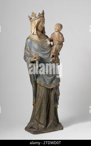 Virgin and Child, anonymous, c. 1325 - c. 1349 On a quadrangular plinth, Maria stands on the left leg and bent the right for a moment and slightly sideways. On the left arm she carries the child placed in profile, causing her to hell slightly backwards; The right -hand right -hand hand holds a book. Her head is used to the child, the gaze goes straight ahead along the child. It holds a point of Mary's veil in the right hand and in the other, above the raised left leg, a globe. The down -hanging right foot is hidden under the long tunic, in which it is dressed. Maria wears a crown with large an Stock Photo