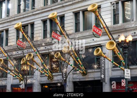 Chicago shopping christmas hi-res stock photography and images - Page 4 -  Alamy
