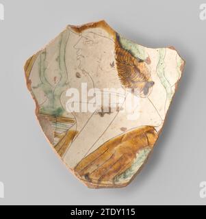 Excerpt (foot) of a large bowl with red shard, in sgraffito technology a man's bust left to left with ocher-colored hair, jacket and diamond pattern on the neck, and green hat and sleeves; Left and right of his green trees, horizontal lines on either side of the shoulders, Anonymous, 1200 - 1899  Italy earthenware  Italy earthenware Stock Photo