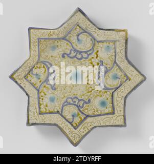 Star-shaped tile with an inscription and floral scrolls, anonymous, c. 1266 - c. 1267 Star-shaped tile of quartz fritry, painted in underly glaze blue, green-blue and Goudluster with a text in Persian or Arabic writing on the edge and in the middle flower vines. is the earthenware. glaze. cobalt (mineral). luster (textile) painting / vitrification Star-shaped tile of quartz fritry, painted in underly glaze blue, green-blue and Goudluster with a text in Persian or Arabic writing on the edge and in the middle flower vines. is the earthenware. glaze. cobalt (mineral). luster (textile) painting / Stock Photo