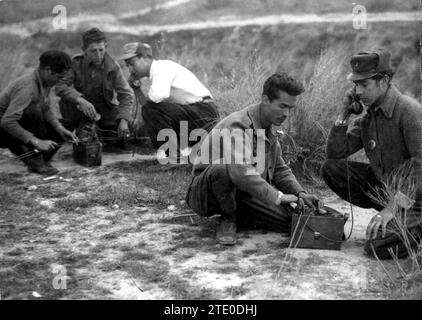 10/31/1937. Laying of Telephone Lines, in the Operations Field, by the Engineer Soldiers. Credit: Album / Archivo ABC / José Díaz Casariego Stock Photo