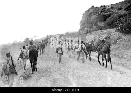 09/30/1913. Spanish Soldiers in Morocco. The Battalions of Arapiles and Wad-ras Heading to the main position in the vicinity of Tetuan. Credit: Album / Archivo ABC / Ramón Alba Stock Photo