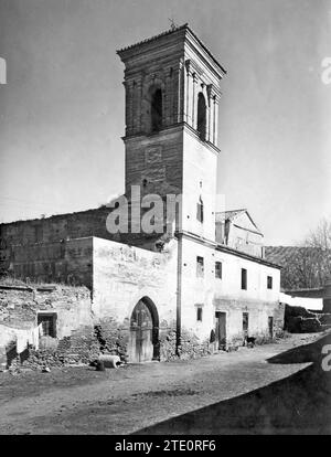 06/30/1924. Facade of the ruined convent of San Francisco de la Alhambra, where the Catholic Monarchs were buried.-Built in the 16th century on a Muslim palace, currently a national tourist hotel. It is preserved among Other Remains, a Beautiful viewpoint that Protrudes from the Building, Easily Identifiable, inside whose interior the Tombs of the Catholic Monarchs were Prepared, while the pantheon of the Royal Chapel was being built in the city, where their Remains rest today. Mortals. Credit: Album / Archivo ABC / Manuel Torres Molina Stock Photo