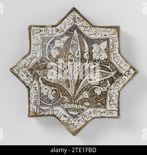 Star-shaped tile with an inscription and floral scrolls, anonymous, c. 1262 - c. 1265 Star -shaped tile of earthenware, painted in Luster with a text in Persian or Arabic script and flower vines. is the earthenware. glaze. luster (textile) painting / vitrification Star -shaped tile of earthenware, painted in Luster with a text in Persian or Arabic script and flower vines. is the earthenware. glaze. luster (textile) painting / vitrification Stock Photo