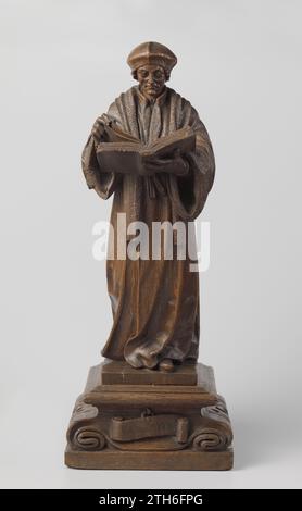 Erasmus (? 1469-1536), Albert Jansz VinckenBrinck, c. 1650 Stands on a quadrangular plinth, in pre -border position with the left foot forward. An open foliant rests on his left, of which he holds a few leaves with the right. He is wearing a beret and over a cover that is visible at the neck and is closed at the wrists with buttons, a tabolated tabolated. This is held together with a band around the medicine, has a standing collar and wide, sleeves that have fallen back to the wrists. A scarf hanged over the shoulders hangs, the long ends of which hang from the front. The loose and low pedesta Stock Photo