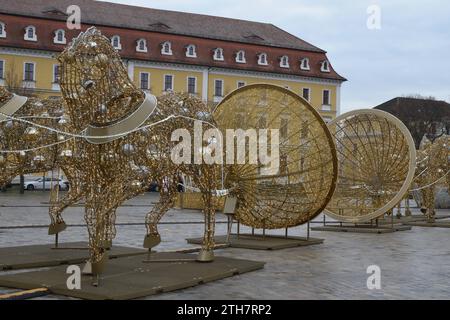 12.12.2023 Magdeburg Deutschland/ Sachsen Anhalt/ Landeshauptstadt Magdeburg/ am Breiten Weg/ Domplatz/ Lichterwelt/ Lictskulpturen zur Adventszeit/ dargestellt wird der Halbkugelversuch/ dahinter der Landtag/ ***Nutzung nur redaktionell***/ *** 12 12 2023 Magdeburg Germany Saxony Anhalt State capital Magdeburg am Breiten Weg Domplatz Lichterwelt Lictskulpturen zur Adventszeit depicted is the hemisphere attempt behind the state parliament Use for editorial purposes only Stock Photo