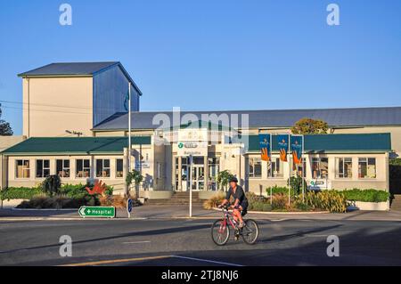 Balclutha i-Site Visitor Centre, Clyde Street, Balclutha, South Otago, Otago Region, South Island, New Zealand Stock Photo