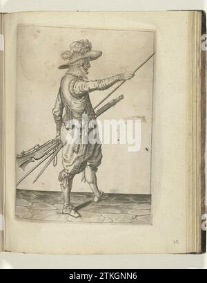 Soldier with a musket that slides his right hand to the end of his drawer (no. 26), ca. 1600, 1597 - 1608 A soldier, to the right, who holds a musket (a certain type of firearm) with his left hand at his left thigh and brings his right hand to the end of his cheese, which he has supported against his right side (no. 26), 1600. In his left hand in addition to the musket also a wick; On his left pols a furmeric (musket fork). Plate 26 in the instructions for handling the musket: Shorte Instruction for the Figures, So Much Concerneth the Right use of Muskett. Part of the illustrations in an Engli Stock Photo