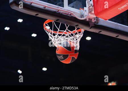 Milan, Italy. 20th Dec, 2023. Euroleague basketball during EA7 Emporio Armani Milano vs LDLC ASVEL Villeurbanne, Basketball Euroleague match in Milan, Italy, December 20 2023 Credit: Independent Photo Agency/Alamy Live News Stock Photo