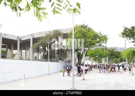 Rio De Janeiro, Brazil. 20th Dec, 2023. Fans are gathering before the opening of the Ivete 3.0 show in celebration of the 30 years of singer Ivete Sangalo's career at Maracana Stadium in Rio de Janeiro, Brazil, on December 20, 2023. (Photo by Leco Viana/Thenews2/NurPhoto) Credit: NurPhoto SRL/Alamy Live News Stock Photo