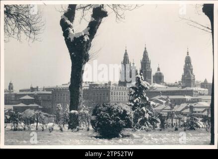 Santiago de Compostela (La Coruña), 1960 (CA.). The Cathedral of Santiago de Compostela seen from La Alameda covered in snow. Credit: Album / Archivo ABC Stock Photo