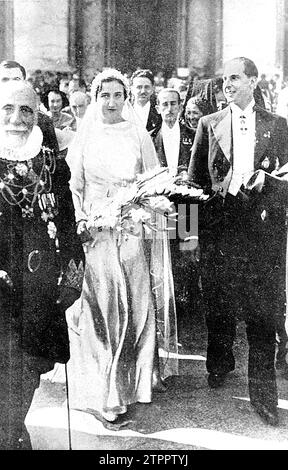 10/11/1935. María de la Mercedes wore a draped natural silk dress with asymmetrical cuts. Credit: Album / Archivo ABC Stock Photo