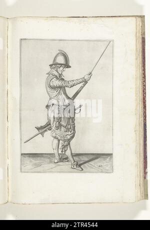 Soldier who slides his chest of drawers in the holder under the course of his helm (no. 29), ca. 1600, 1608 A soldier, to the right, to the right, who holds a rudder (a certain type of firearm) with his left hand at his left thigh and with his right hand the loading stick in the holder slides under the loop (no. 29), ca. 1600. Plate 29 In the instructions for handling the rudder. Part of the illustrations in: J. de Gheyn, Weapon Handele of Roers Musquetten and Spiessen, Amsterdam, 1608. War award around 1600. print maker: Northern Netherlandsprint maker: Northern Netherlandspublisher: Amsterda Stock Photo