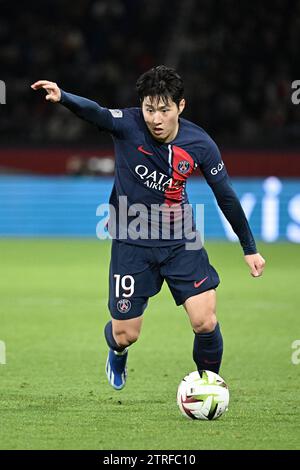 Paris, France. 20th Dec, 2023. Lee Kang-in of Paris Saint-Germain competes during the French League 1 football match between Paris-Saint Germain (PSG) and FC Metz at Parc de Prines in Paris, France, Dec. 20, 2023. Credit: Jack Chan/Xinhua/Alamy Live News Stock Photo