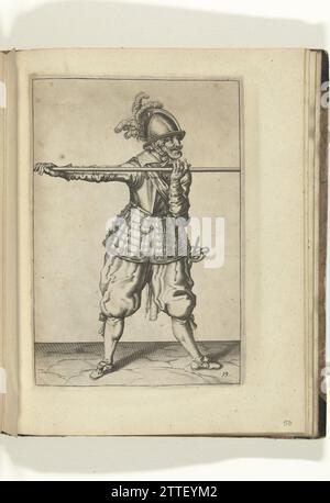 Soldier who wears his skewers with both hands horizontally at shoulder height (no. 19), ca. 1600, 1597 - 1608 A soldier, who is a skewer (lance) with both hands horizontal at shoulder height (no. 19), ca. 1600. Plate 19 in the instructions for handling the Spies: letter instruction Upon the contrefaicting, Concerning the Right use, or all what a souldier needeth to know in handling of the pike. Part of the illustrations in an English edition of J. de Gheyns Weapons Handelhe: J. de Gheyn, The Exercise of Armes for Calivres, Muskettes and Pikes After The Ordre of Maurits Prince of Orange, The Ha Stock Photo