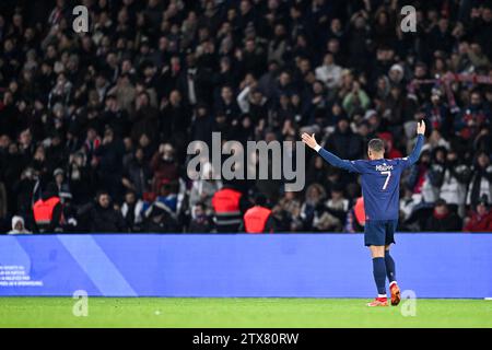 Paris, France. 20th Dec, 2023. Kylian Mbappe celebrates a goal with the crowd during the Ligue 1 football (soccer) match between Paris Saint-Germain PSG and FC Metz at Parc des Princes in Paris, France, on December 20, 2023. Credit: Victor Joly/Alamy Live News Stock Photo