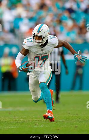 New York Jets wide receiver Braylon Edwards (17) before an NFL AFC wild ...