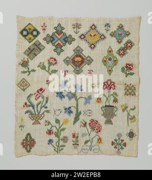 Embroidery patch of linen canvas on which with silk in rococo or bundle stitch multicolored window and floral motifs are embroidered to TF EN 1783 .., Anonymous, 1783 Geometric flat fillings and bouquets. The Linen Fond was usually - around the patterns and bouquets - completely embroidered in one color side, for example golden yellow. Such embroidery was applied to pin cushions, fairs and other decorative objects. South-Holland Lap: Linen (Material). Embroidery: Silk embroidering Geometric flat fillings and bouquets. The Linen Fond was usually - around the patterns and bouquets - completely e Stock Photo