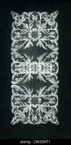 Kant design of a rectangular rough shape with elongated leaf volume motifs in white ink on black cardboard, J.H. Preging-Faber, c. 1920 - c. 1935 Kant design of a rectangular rough shape with elongated leaf volume motifs, in white ink on black cardboard. Corning with side designs and a sketch with inventory numbers: BK-1979-33-A-1 to BK-1979-33-A-6-B. Haarlem cardboard. ink painting Kant design of a rectangular rough shape with elongated leaf volume motifs, in white ink on black cardboard. Corning with side designs and a sketch with inventory numbers: BK-1979-33-A-1 to BK-1979-33-A-6-B. Haarle Stock Photo