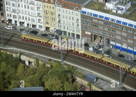 S-Bahn, Dircksenstrasse, Mitte, Berlin, Deutschland Stock Photo