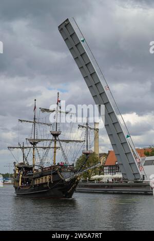 Replica pirate ship excursion boat Lew on the Motlawa, bascule bridge, Gdansk, Pomeranian Voivodeship, Poland Stock Photo