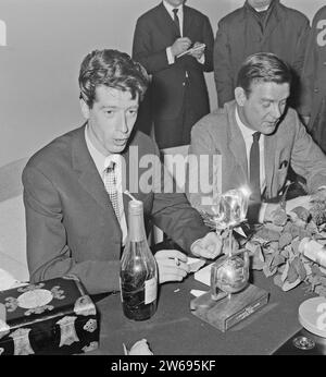 Rudi Carrell has won the silver rose. Rudi Carrell during the press conference ca. April 25, 1964 Stock Photo