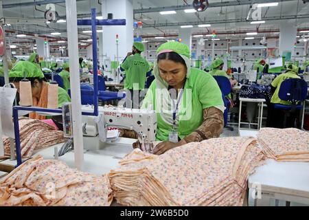 Onib Textile Ready-made garments worker works in a garments factory in Dhaka ...