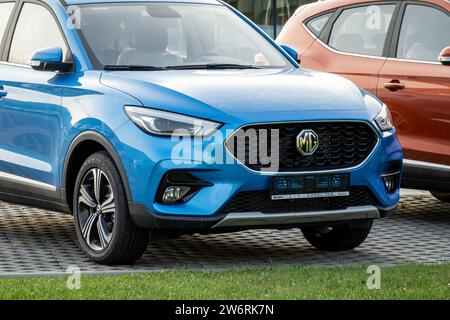 Milton Keynes,UK - July 19th 2023: 2023 blue MG HS TROPHY S-A travelling on  an English road Stock Photo - Alamy