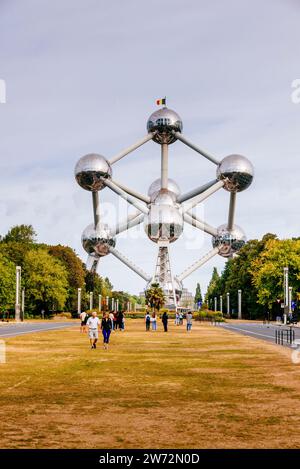 Atomium is a modernist building in Brussels, originally constructed as the centrepiece of the 1958 Brussels World's Fair, Expo 58. Designed by the eng Stock Photo