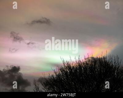 Aylesford, Kent, UK. 21st Dec, 2023. UK Weather: stunning Nacreous clouds seeen above Aylesford nr Maidstone in Kent this evening. Credit: James Bell/Alamy Live News Stock Photo