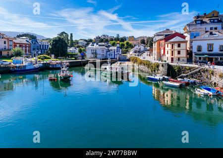 Harbour with fishing boats at Puerto de Vega, Navia, Principality of Asturias, Spain, Europe Stock Photo