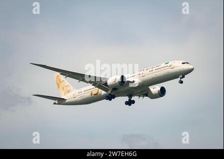 15.07.2023, Singapore, Singapur,  - A passenger aircraft of the Saudi Arabian airline Saudia, formerly known as Saudi Arabian Airlines, of the type Bo Stock Photo