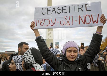 04.11.2023, Germany, Berlin, Berlin - Large pro-Palestinian demonstration. Demonstrator with a placard reading: Ceasefire now. Under the slogan: Free Stock Photo