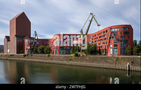 27.09.2023, Germany, Duisburg, North Rhine-Westphalia - Duisburg inner harbour with the undulating new building of the North Rhine-Westphalia State Ar Stock Photo