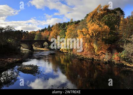 Autumn colours, the Bridge of Oich over the river Oich, Loch Oich, Highlands of Scotland, UK Stock Photo