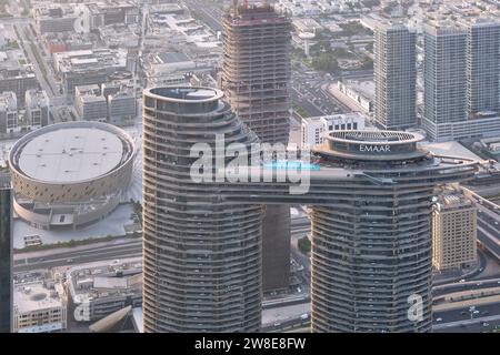 Panoramic daytime view of a skyscraper rooftop swimming pool, Dubai, UAE Stock Photo