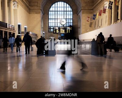 Commuters scramble to catch their train inside Union Station in Toronto, Ontario, Canada. Stock Photo