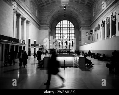 Commuters scramble to catch their train inside Union Station in Toronto, Ontario, Canada. Stock Photo